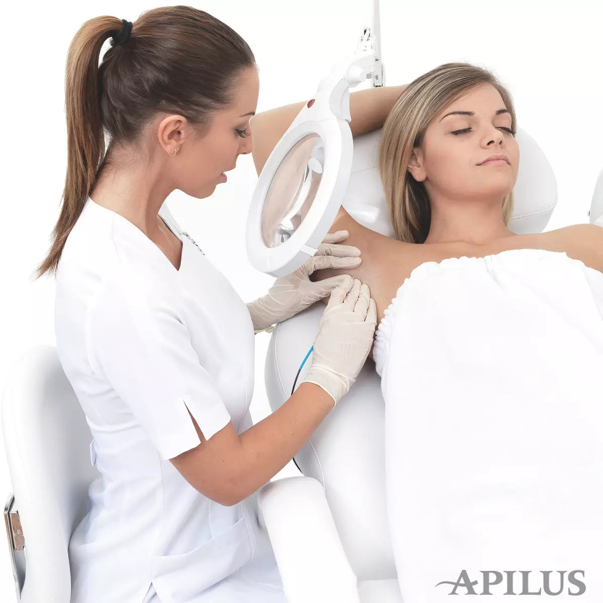 Load video: Video demonstrating the Apilus xCell professional electrolysis device.